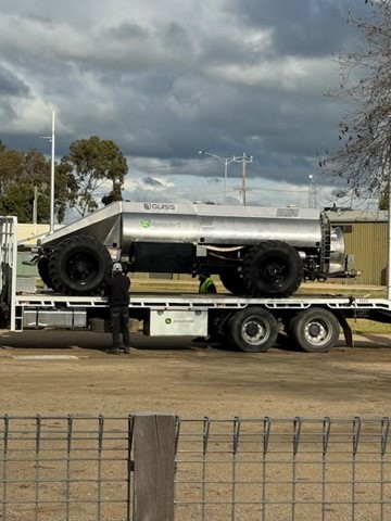 Guss Unloading.jpg